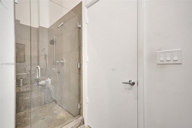 Building Photo - 495 Brickell Ave