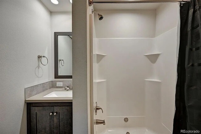 Building Photo - Charming 3-Bed, 3-Bath Home in The Farm – ...