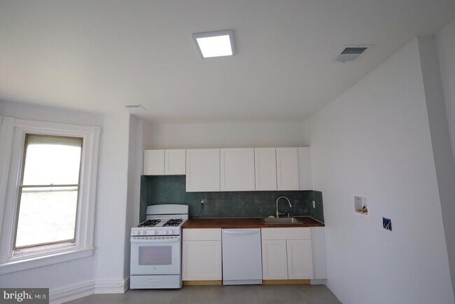 Building Photo - 5321 Baltimore Ave