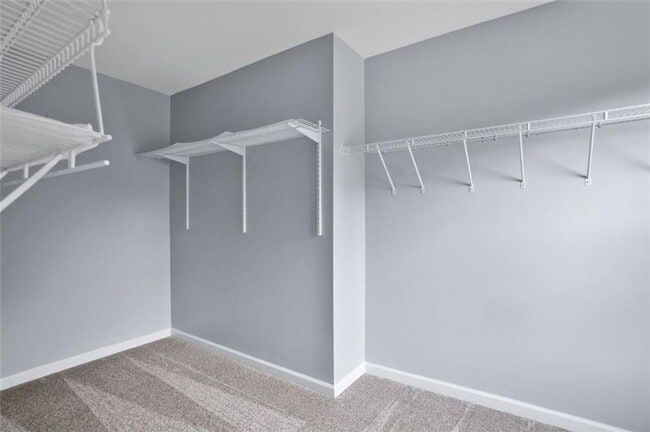 Building Photo - Beautifully Renovated 5-Bedroom, 4-Bath Home on Full Finished Basement!