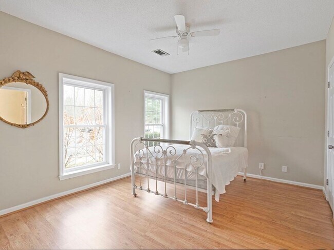 Building Photo - Devon Wood Community 2 Bd 2 Bath Available For Rent Including All Amenities