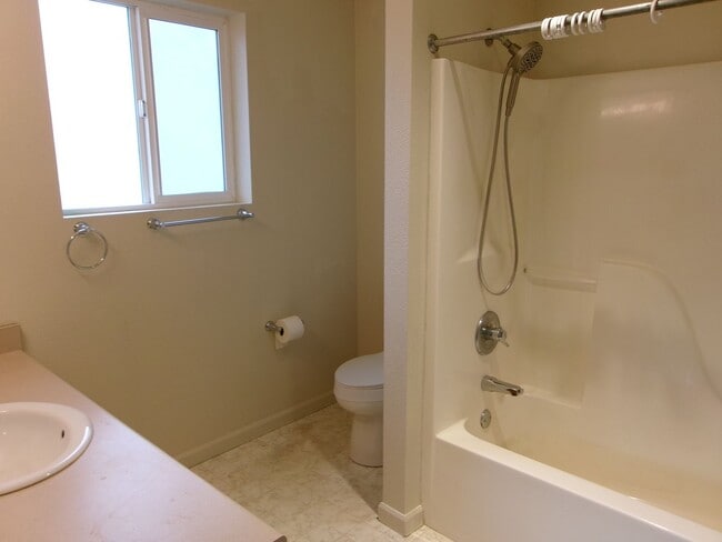 Building Photo - Nice two story 2 bedroom townhouse