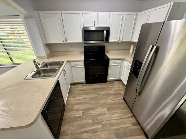 Building Photo - 622 Briar Way Ln