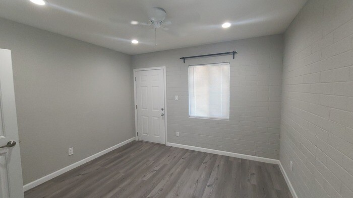 Building Photo - 5709 N 8th Pl