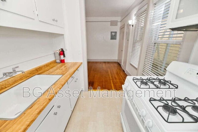 Building Photo - 639-D Carolina St