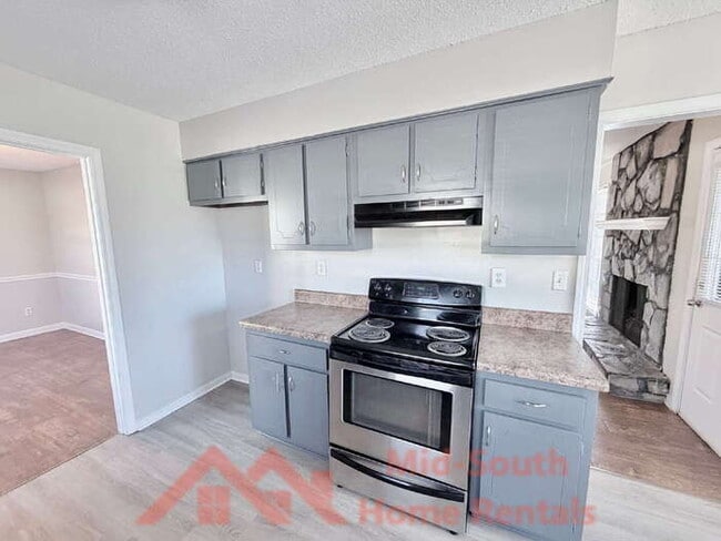 Building Photo - 7029 Tree Line Cove