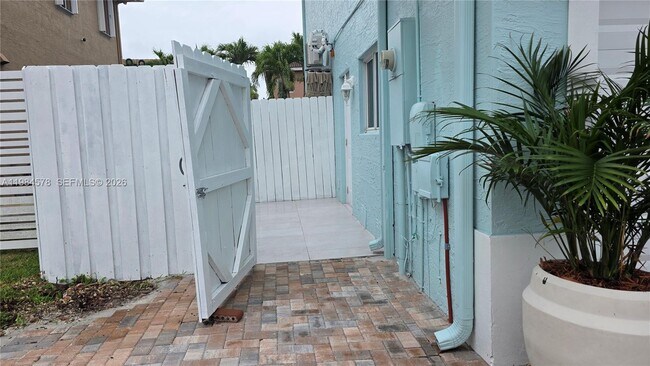 Building Photo - 14552 SW 158th Ct