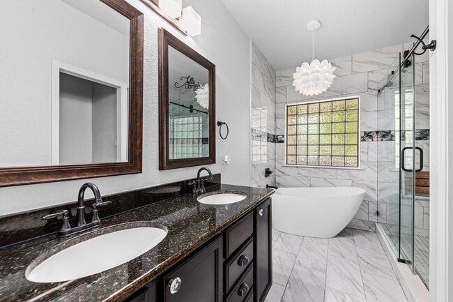 Building Photo - 5705 Fenton Ln