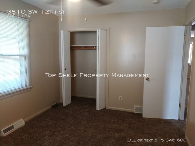 Building Photo - Duplex for rent, Garage and Basement!