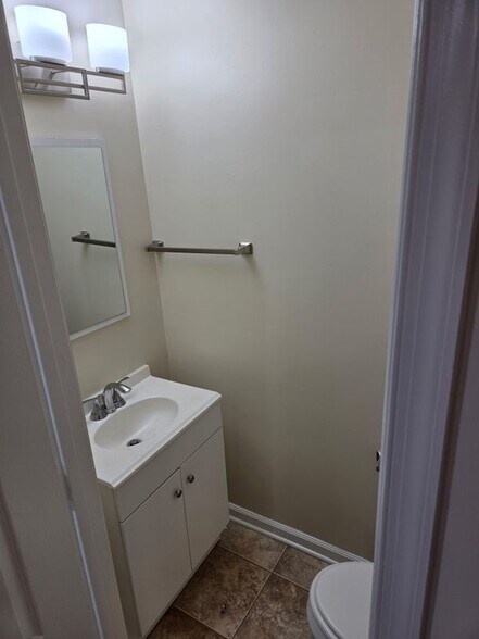 Building Photo - 4604 Deepwood Ct