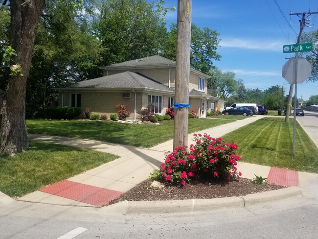 Building Photo - 4545 Park Ave