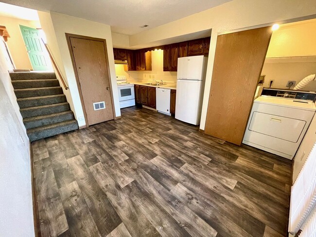 Primary Photo - 3 Bedroom Townhouse with New Flooring!