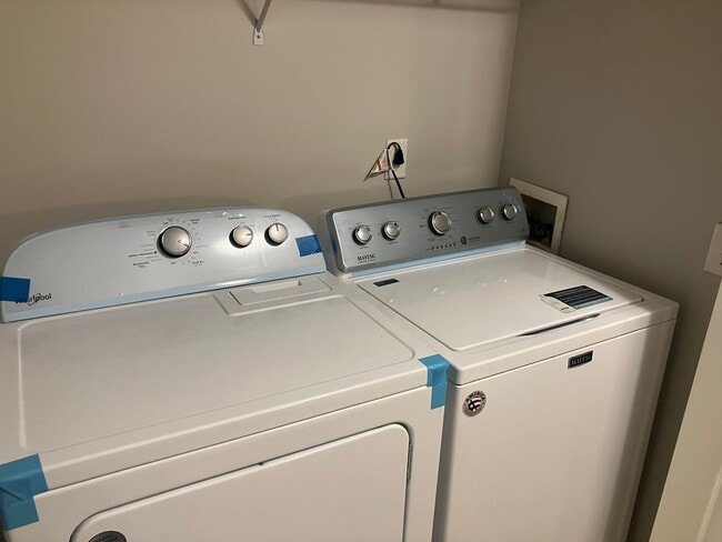 Building Photo - 2 Bedroom / 2.5 Bathroom @ Brighton Bay