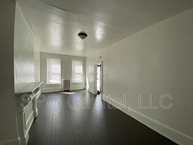 Building Photo - 839 E Market St