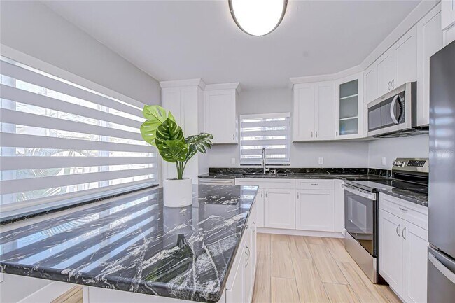 Building Photo - 5737 Shore Blvd S