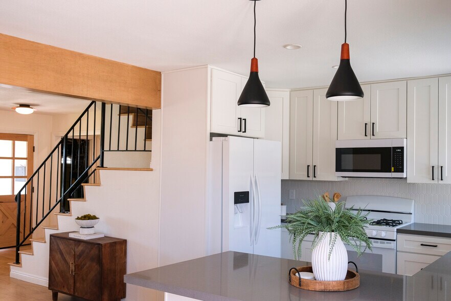 Kitchen - 3151 E Radcliffe Ave