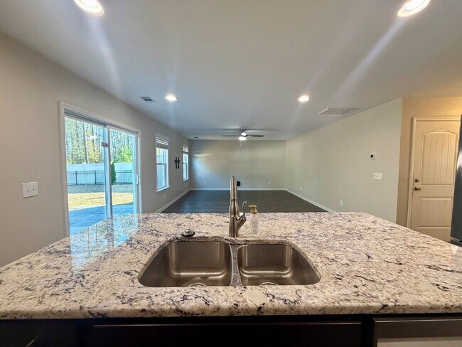 Building Photo - Heritage New Riverside Three Bedroom Home w. Fenced in Yard!