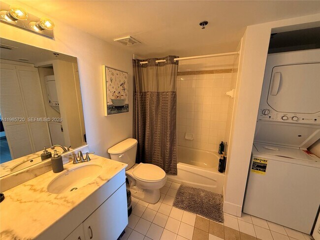 Building Photo - 1200 Brickell Bay Dr