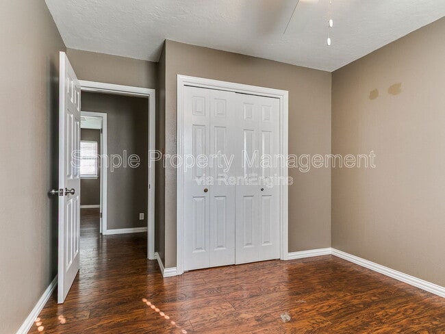 Building Photo - 1404 Crown Point Ave