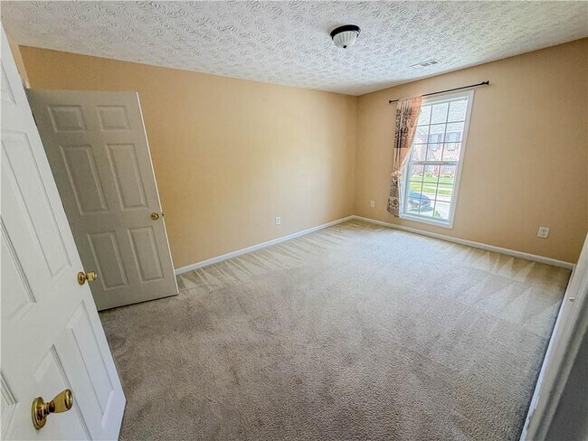 Building Photo - 2760 Rusticwood Dr SW