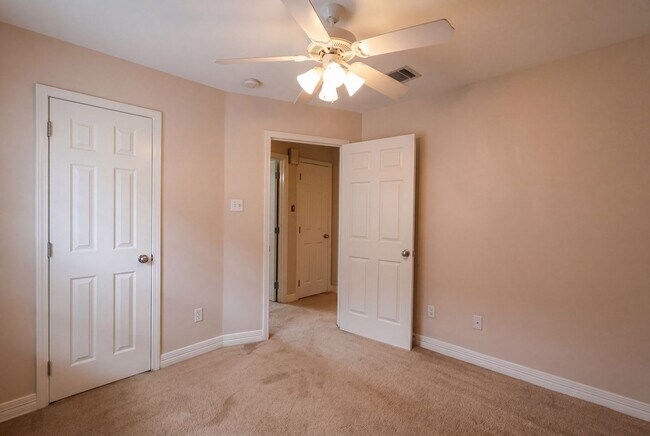 Building Photo - 3214 Grand Lake Dr