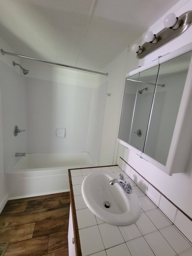 Building Photo - Ready to Move in