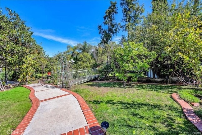 Building Photo - 18423 Linnet St