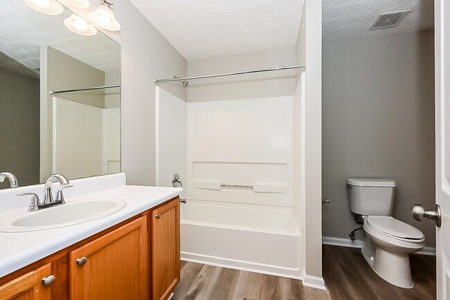 Building Photo - 896 Madison Ct