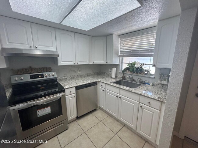 Building Photo - 205 S Courtenay Pkwy