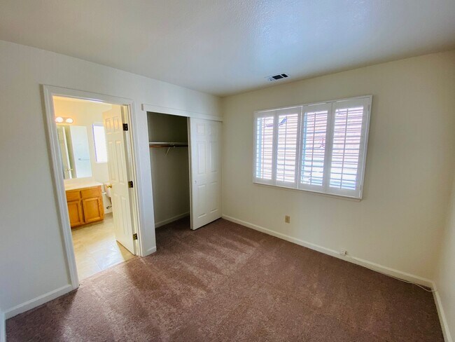Building Photo - Laguna Home on Quiet Cul-De-Sac