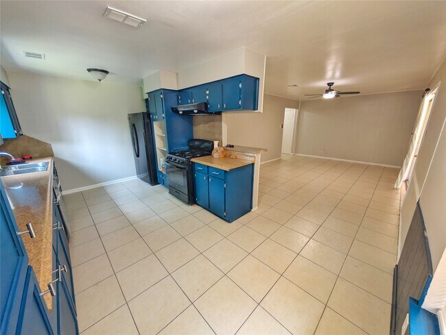 Building Photo - 4919 Connorvale Rd