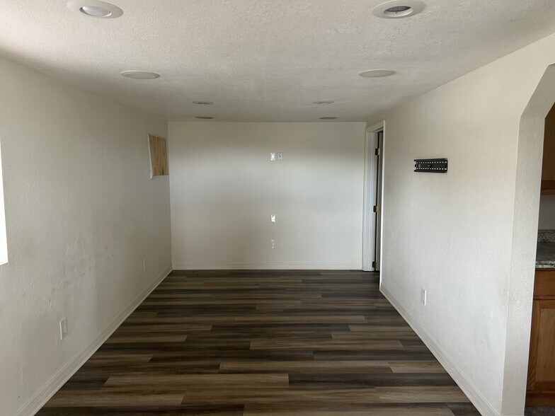 Living Room 2 Unit B - 613 N Dixie Ave