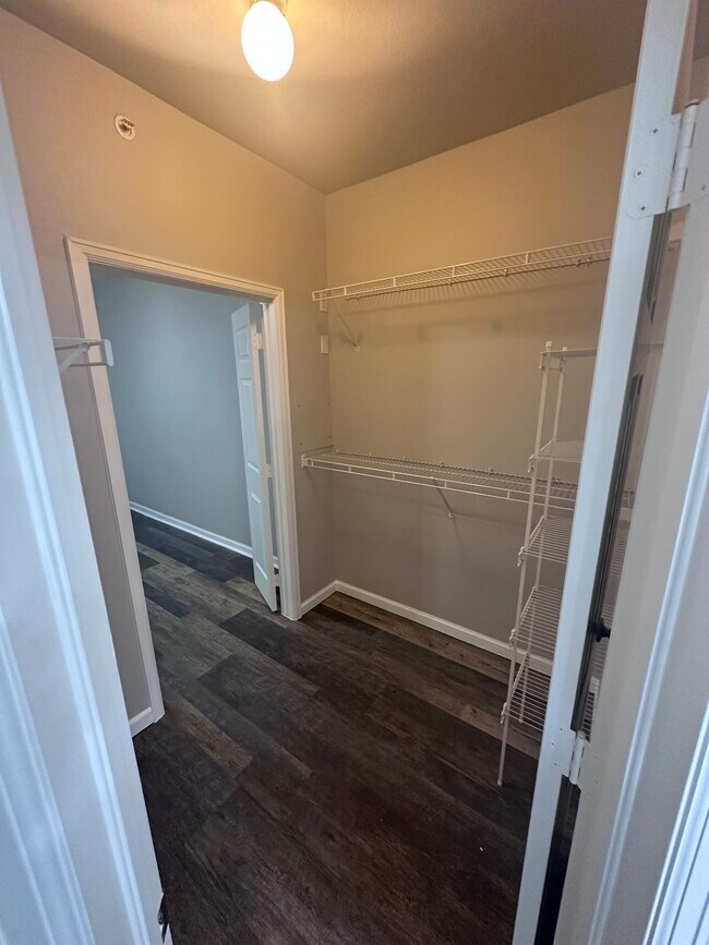 Building Photo - 7423 S Quail Cir