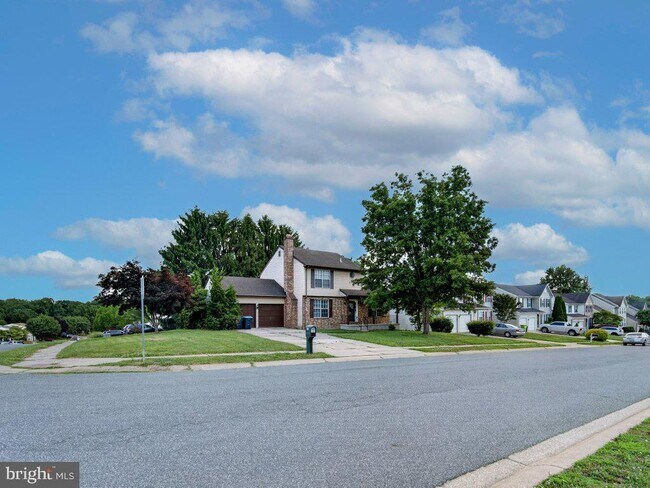 Building Photo - 801 High Plain Dr
