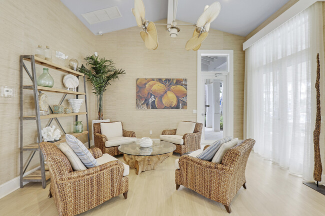 Building Photo - 515 Bay Colony Dr N