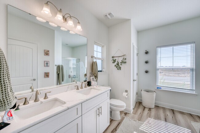 Building Photo - 507 Alleyoak Ln