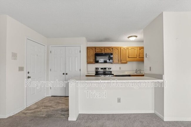 Building Photo - 3701 Cotswold Terrace