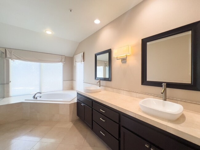 Building Photo - Gorgeous three bedroom North Napa home wit...