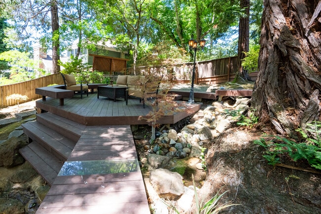 Building Photo - 105 Johnson Hollow