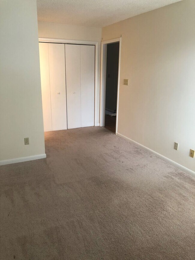 Building Photo - 1 Bedroom Condo in Lake Vista