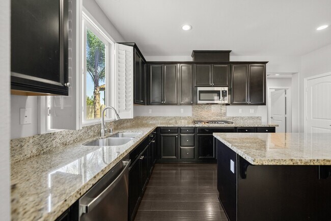 Building Photo - 37749 Fiesta Flower St