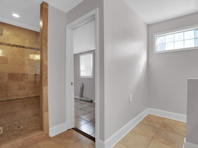 Building Photo - 1840 Manila Ave