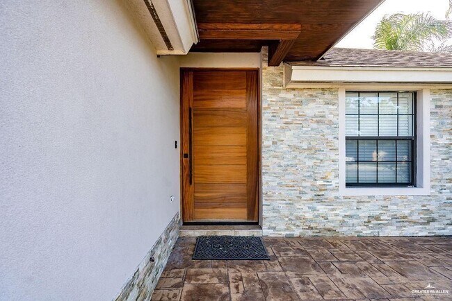 Building Photo - 408 E Redbud Ave