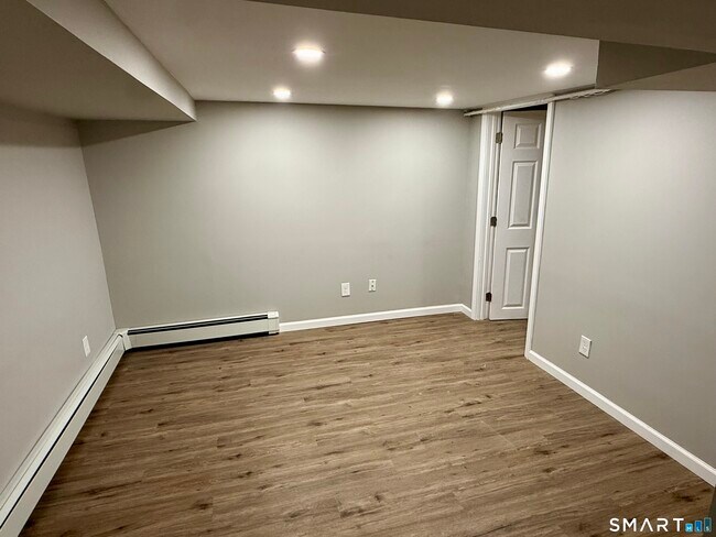 Building Photo - 205 Shaw St