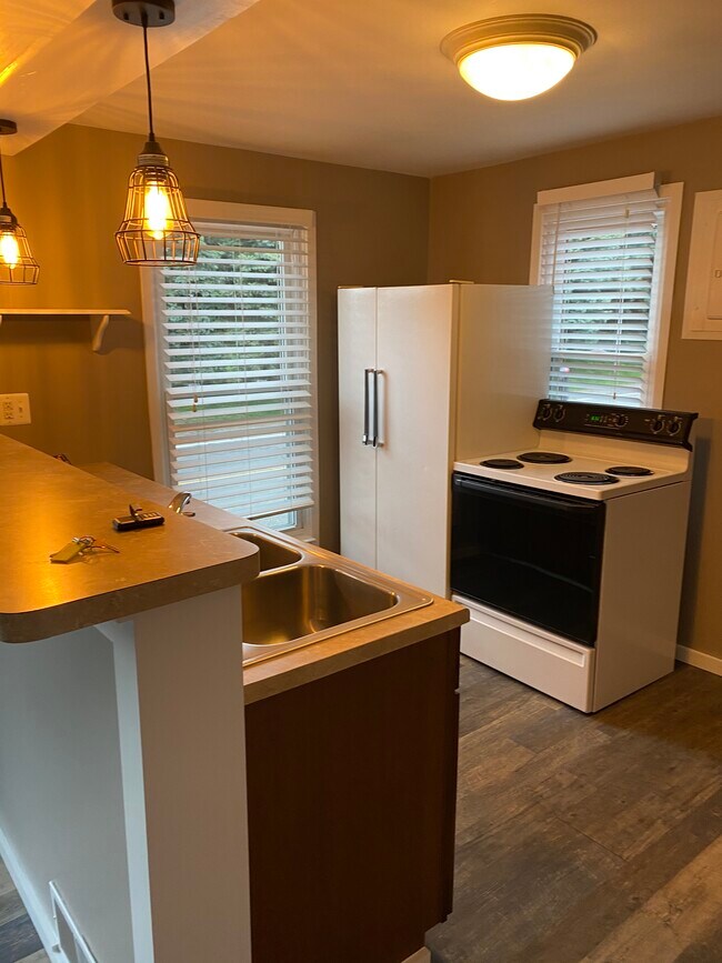 Building Photo - 3599 Orchard Lake Rd