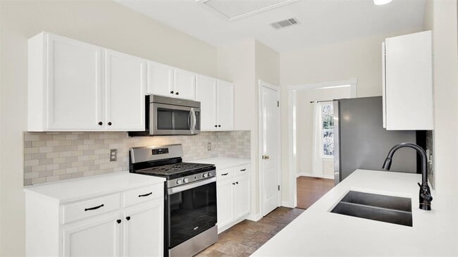 Building Photo - 1613 Country Squire Dr