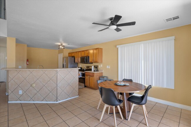 Building Photo - 7315 W Cordes Rd