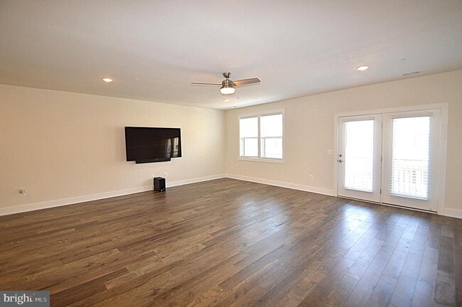 Building Photo - 44840 Tiverton Sq
