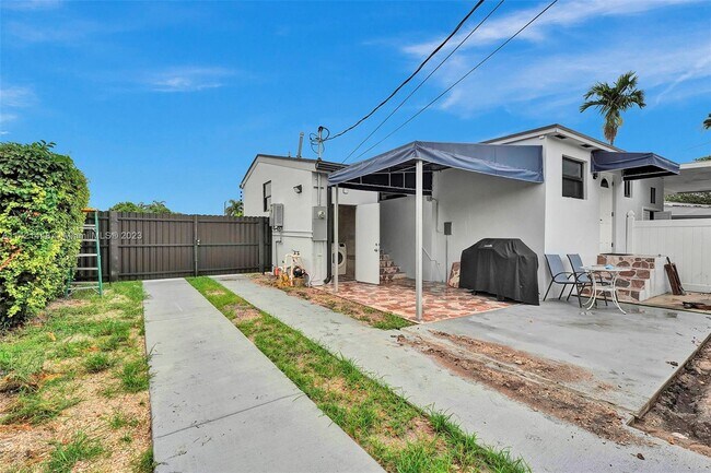 Building Photo - 8210 SW 29th St