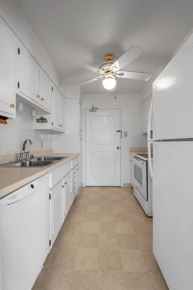 Building Photo - 101 S Hanover Ave